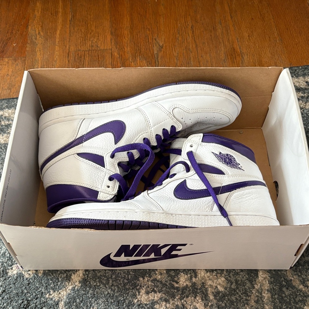 Nike Womens White and Purple Air Jorden 1. High-Tops OG.